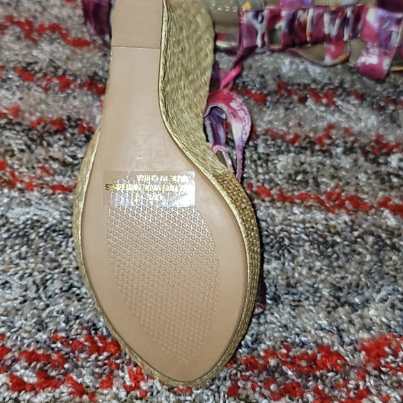 Sandals - Picture 2 of 2